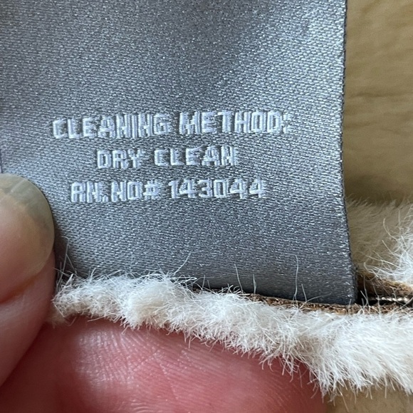 Bagatelle Vegan Leather Fleece-Lined Vest – Size Large - Picture 7 of 9